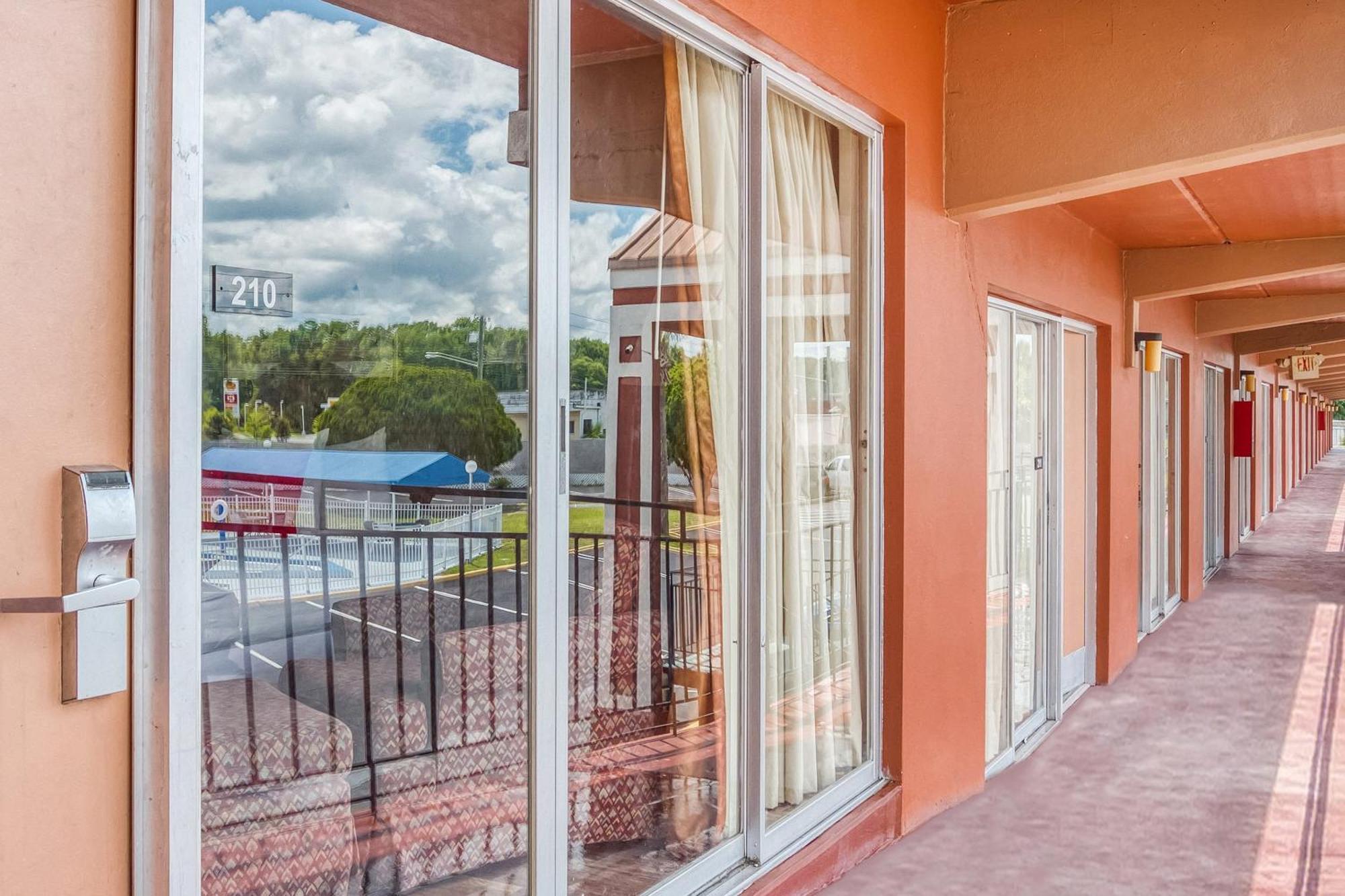 Oyo Hotel Mustang Silver Spring Fl ينابيع سيلفر المظهر الخارجي الصورة