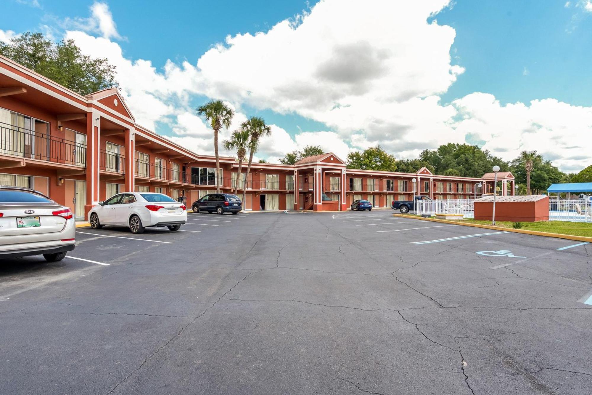 Oyo Hotel Mustang Silver Spring Fl ينابيع سيلفر المظهر الخارجي الصورة